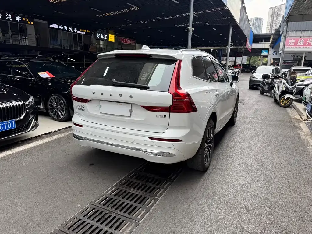 Volvo XC60 — фото 9