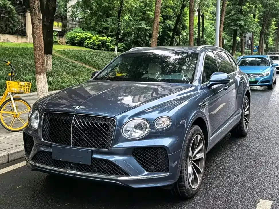 Bentley Bentayga — фото 1