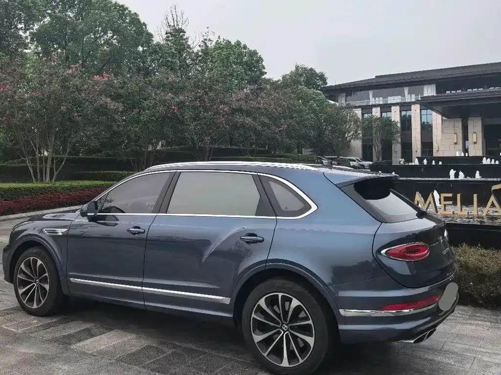 Bentley Bentayga — фото 10