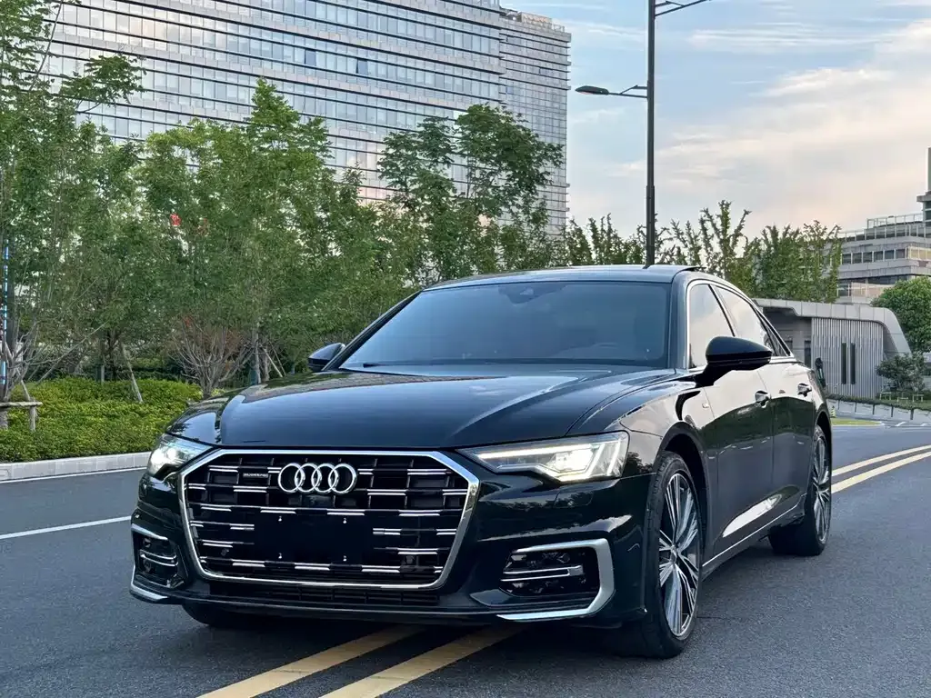 Audi A6L — фото 1