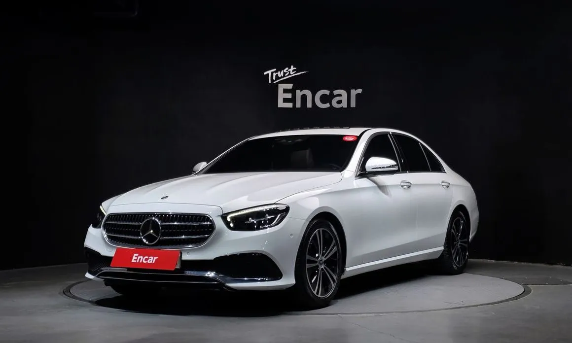 Mercedes-Benz E-Class — фото 1
