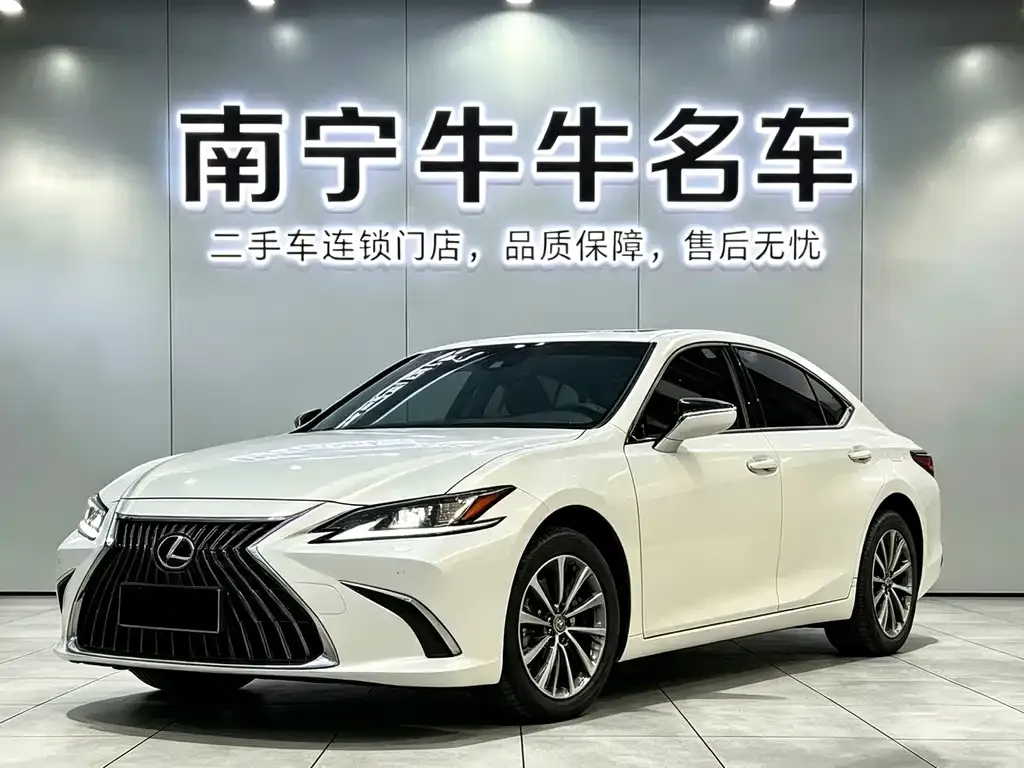 Lexus ES — фото 1
