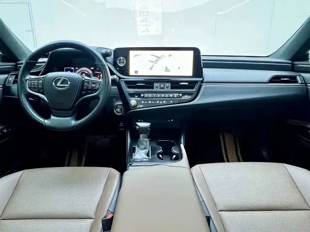 Lexus ES — фото 1