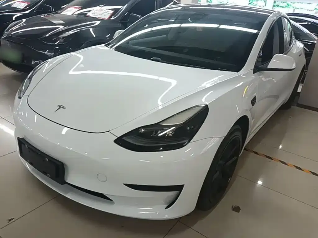 Tesla Model 3 — фото 1