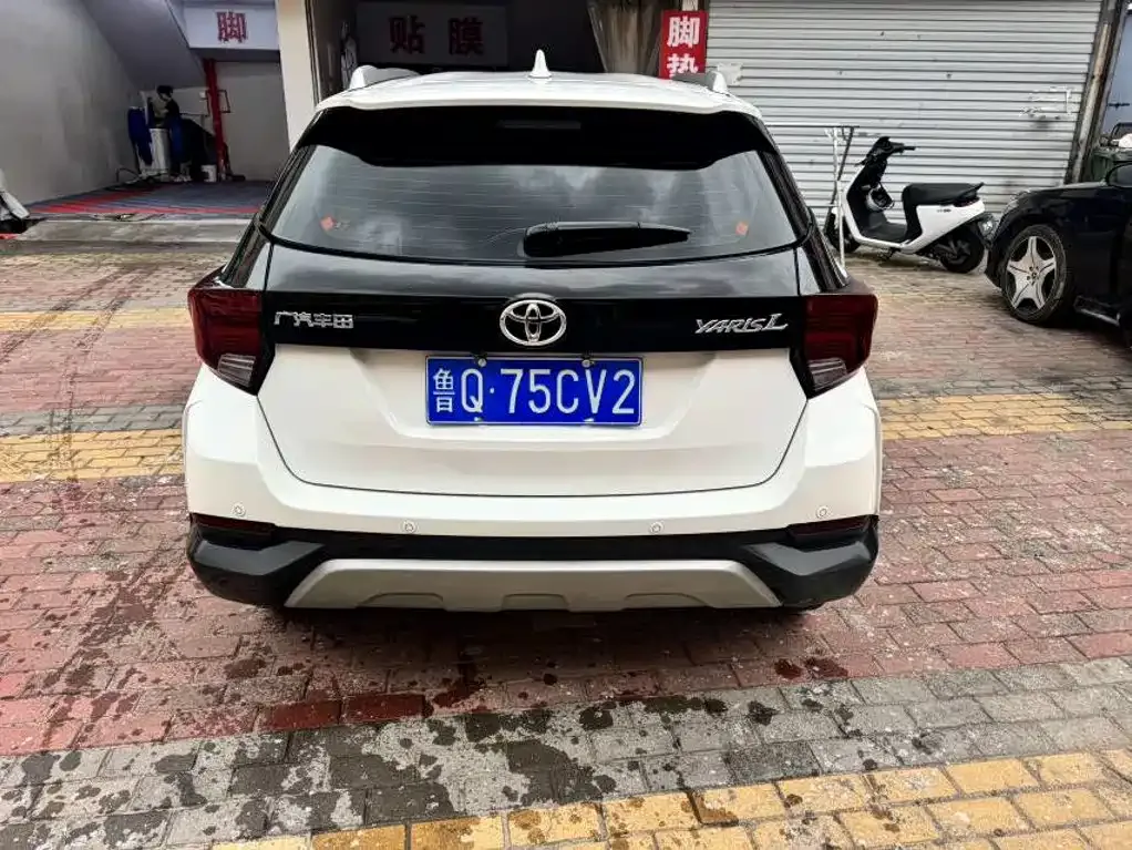 Toyota Yaris L — фото 8