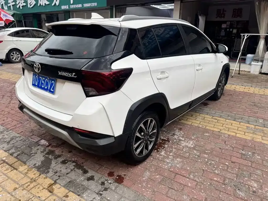 Toyota Yaris L — фото 9