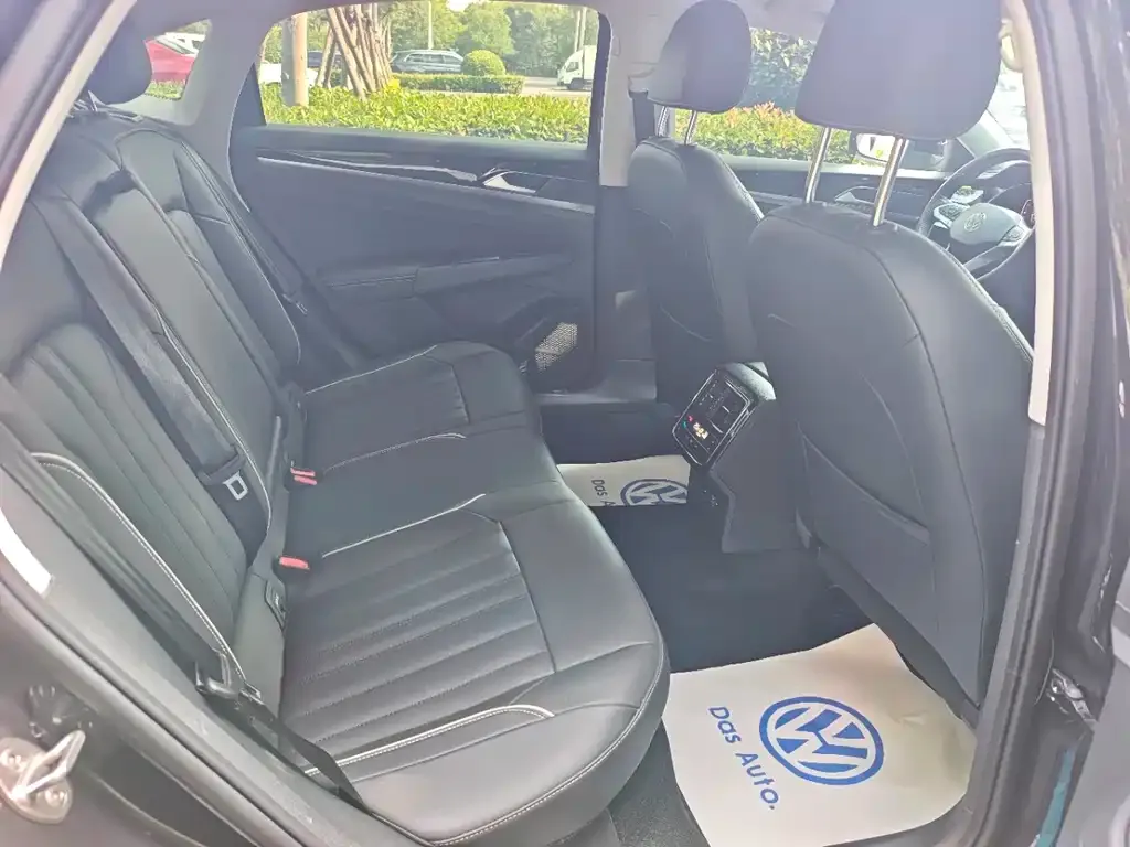 Volkswagen Passat — фото 7