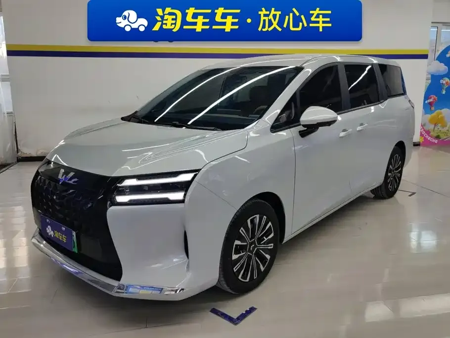 Wuling Xingguang 730 New Energy — фото 1