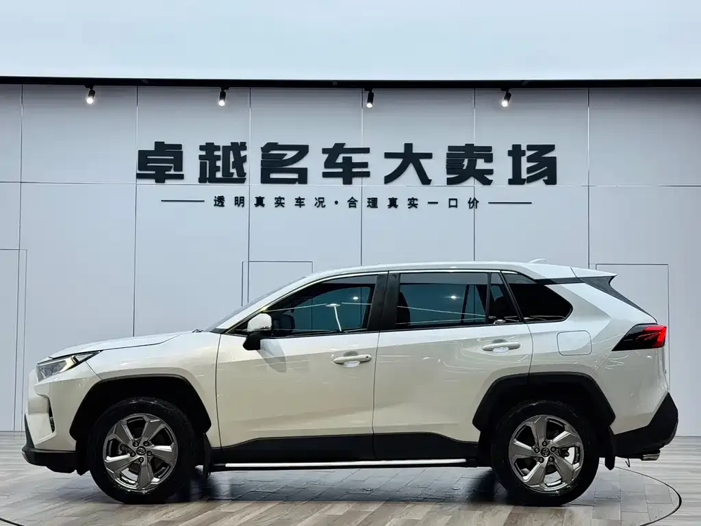 Toyota RAV4 — фото 7