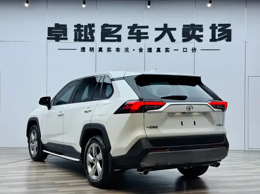 Toyota RAV4 — фото 2
