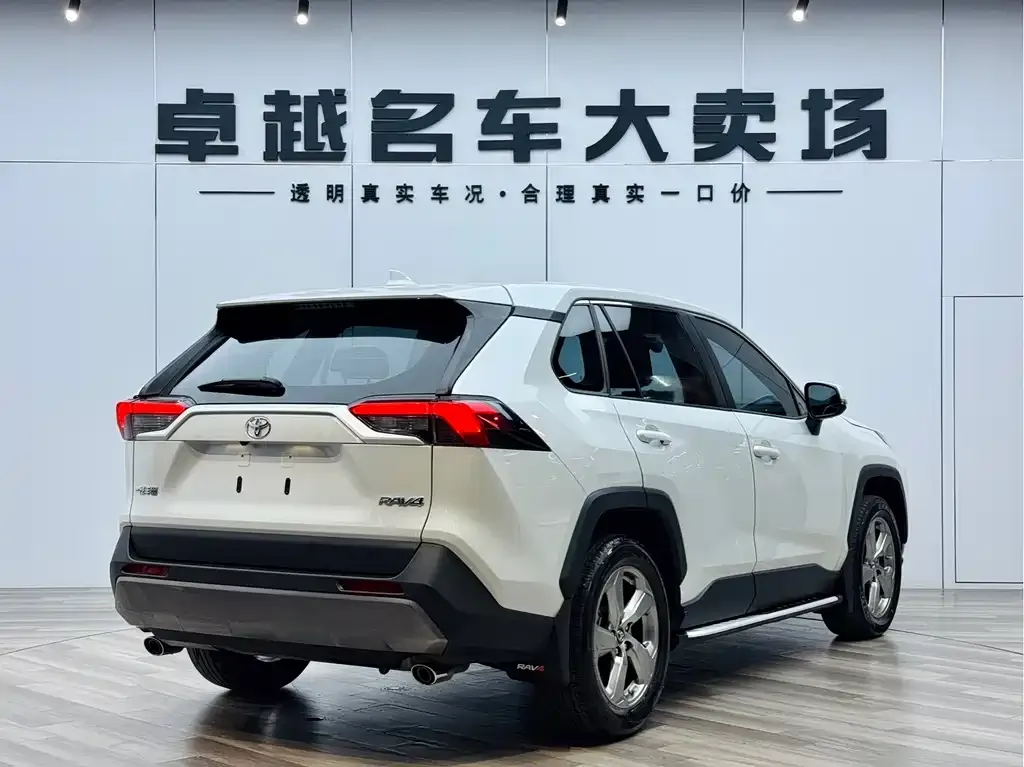 Toyota RAV4 — фото 6