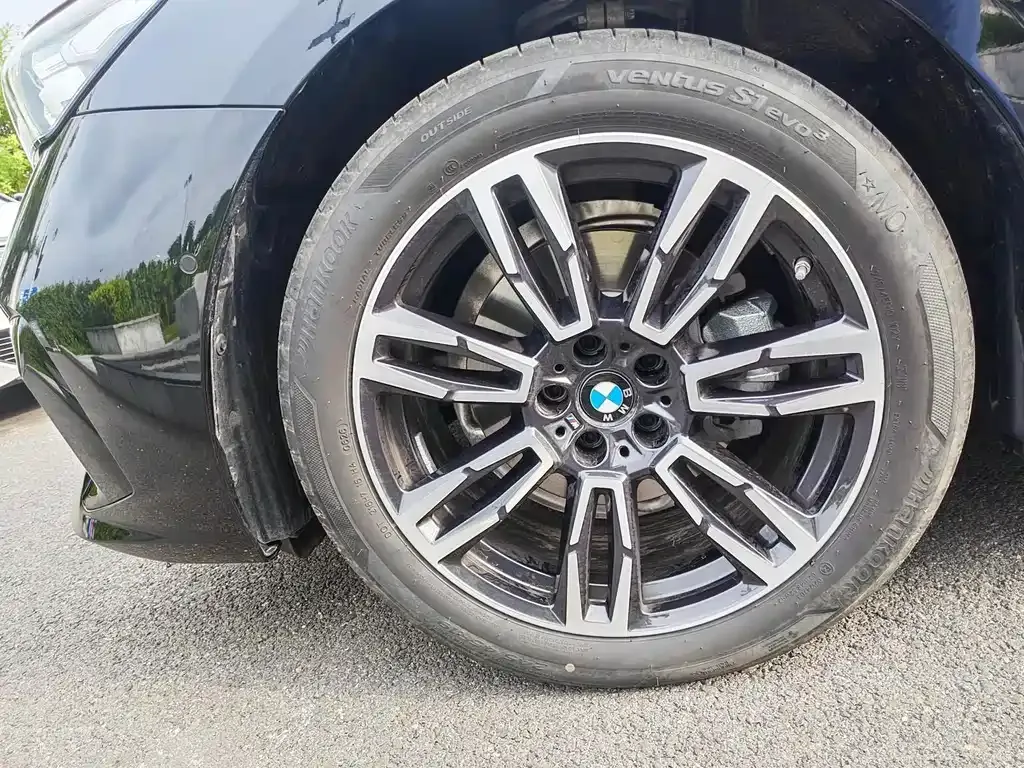 BMW 5 Series — фото 10
