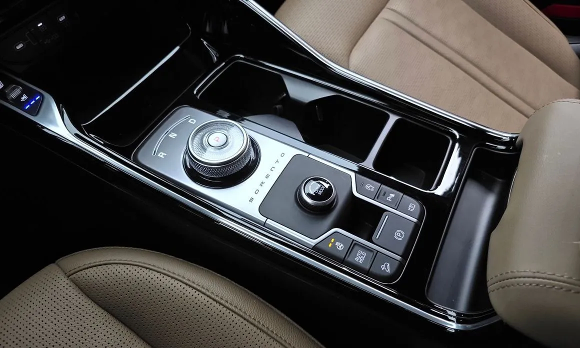 Kia Sorento — фото 8