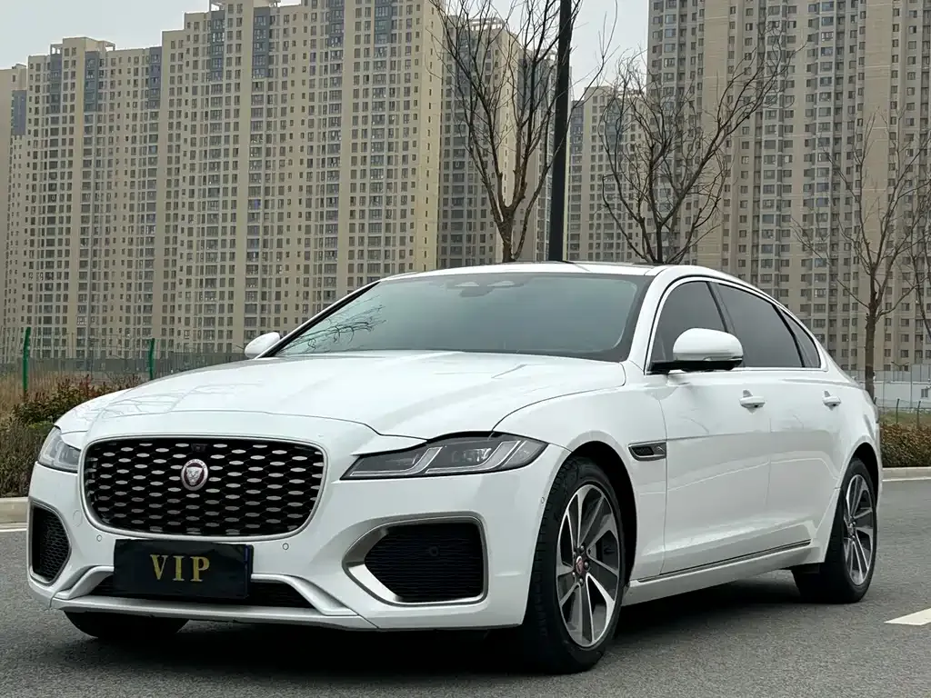 Jaguar XFL — фото 1