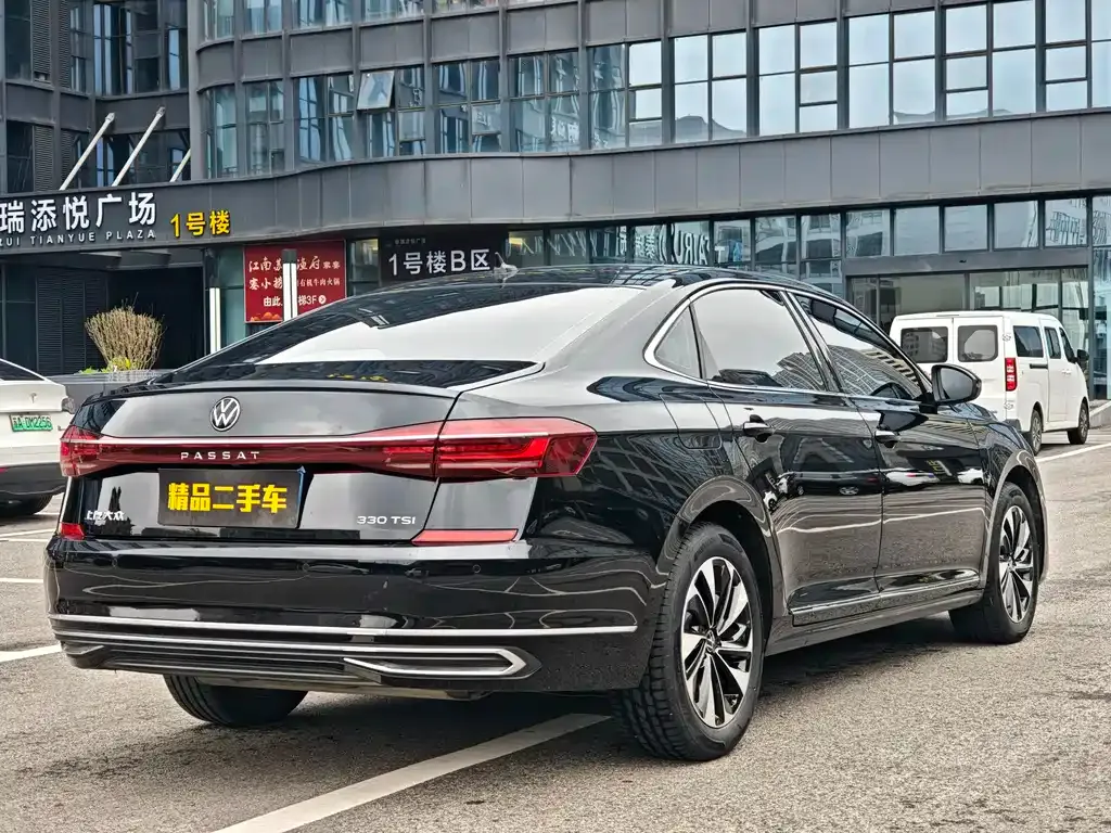 Volkswagen Passat — фото 9