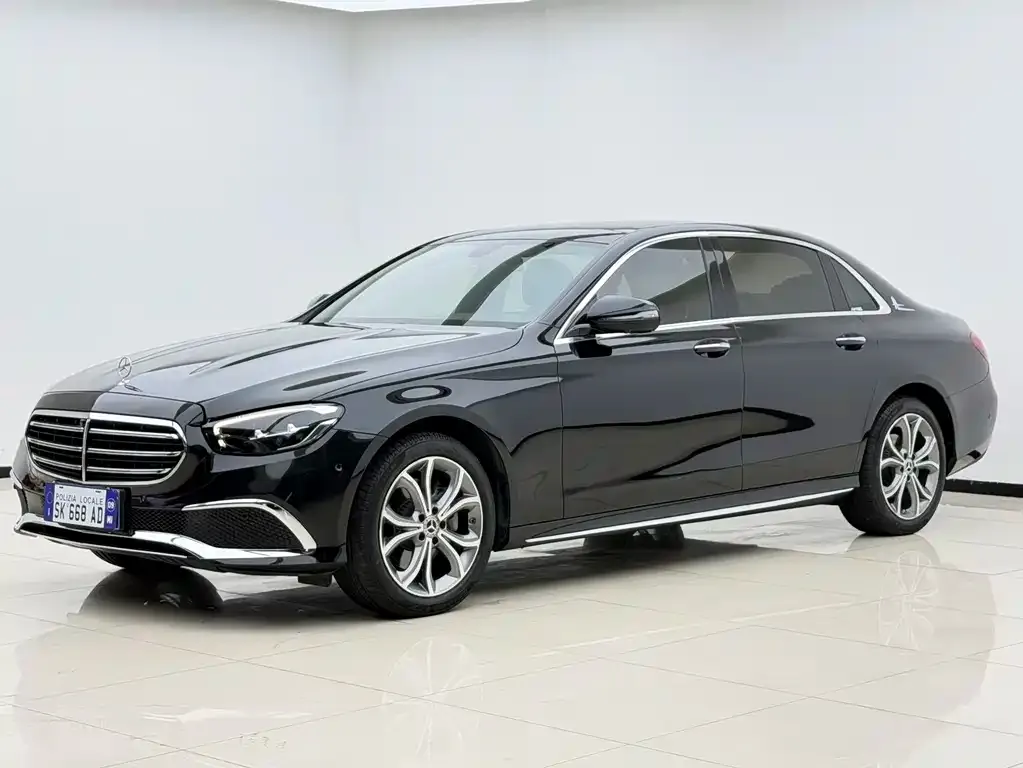 Mercedes-Benz E-Class — фото 1