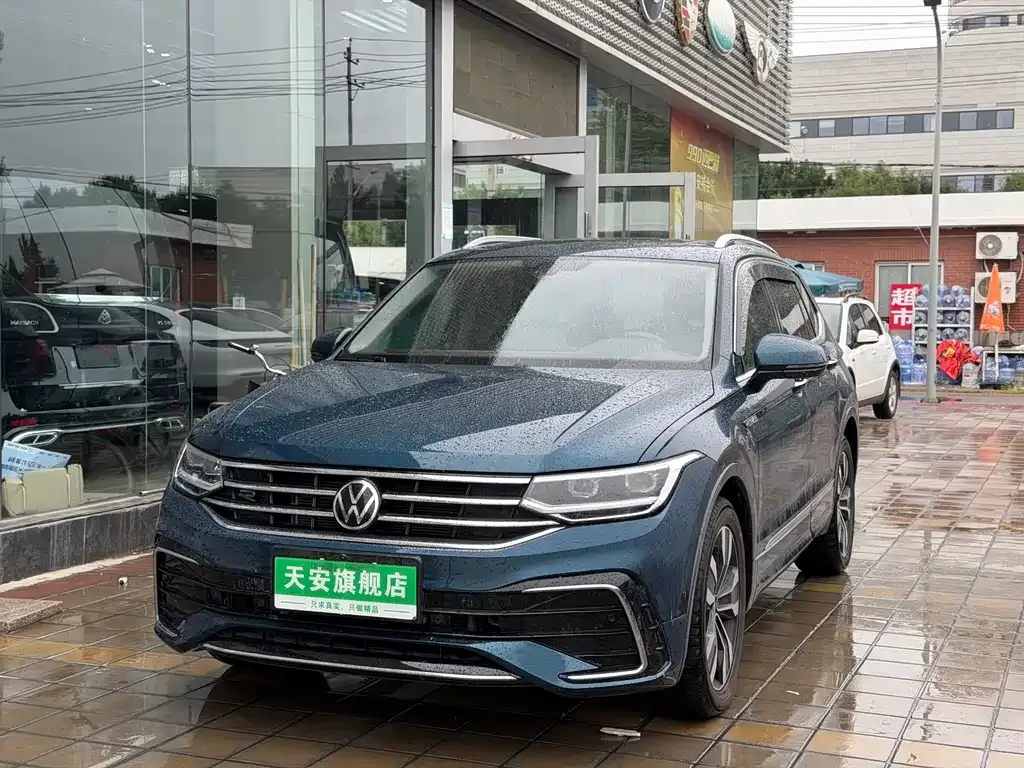 Volkswagen Tiguan L — фото 1