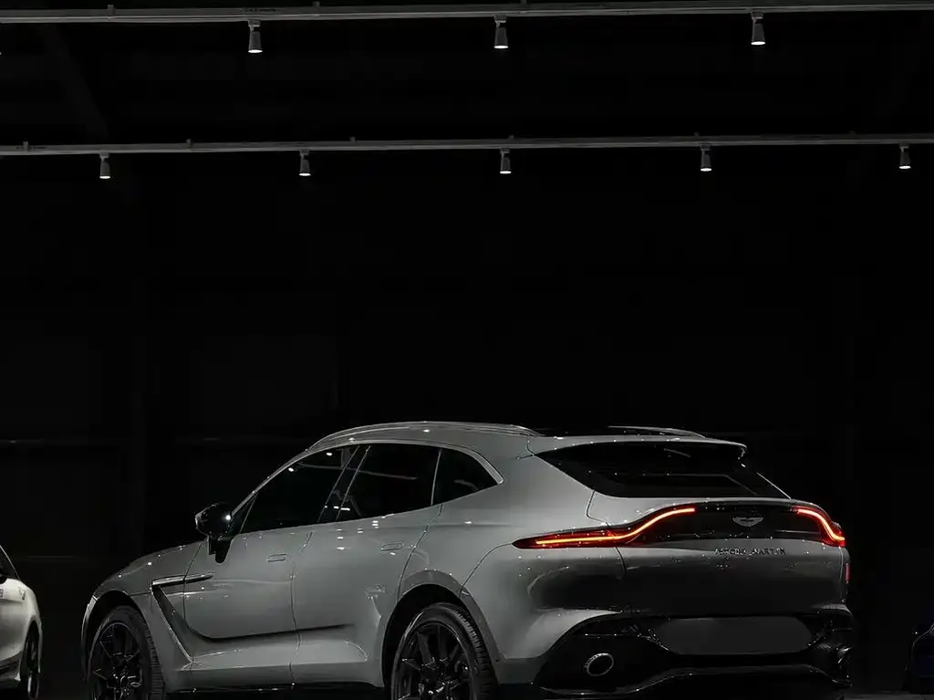 Aston Martin DBX — фото 8