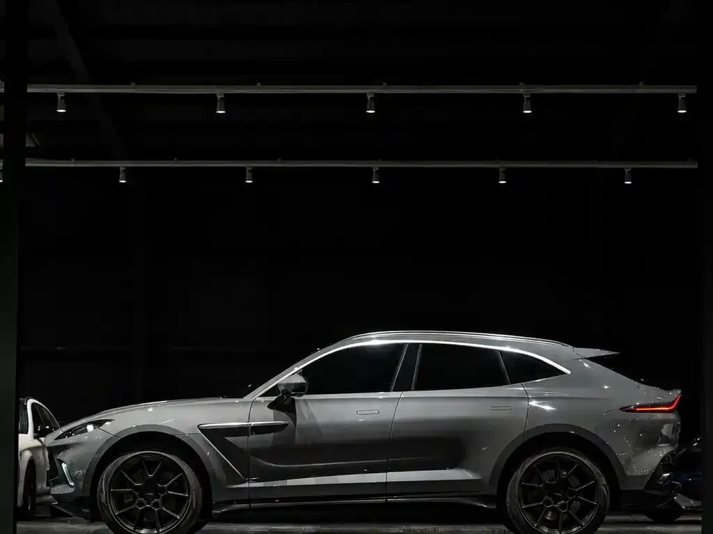 Aston Martin DBX — фото 6