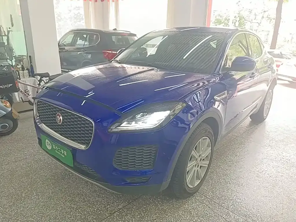 Jaguar E-PACE — фото 6