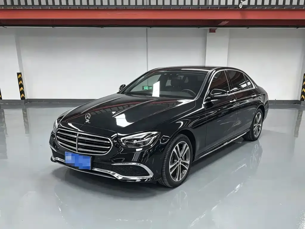 Mercedes-Benz E-Class — фото 1
