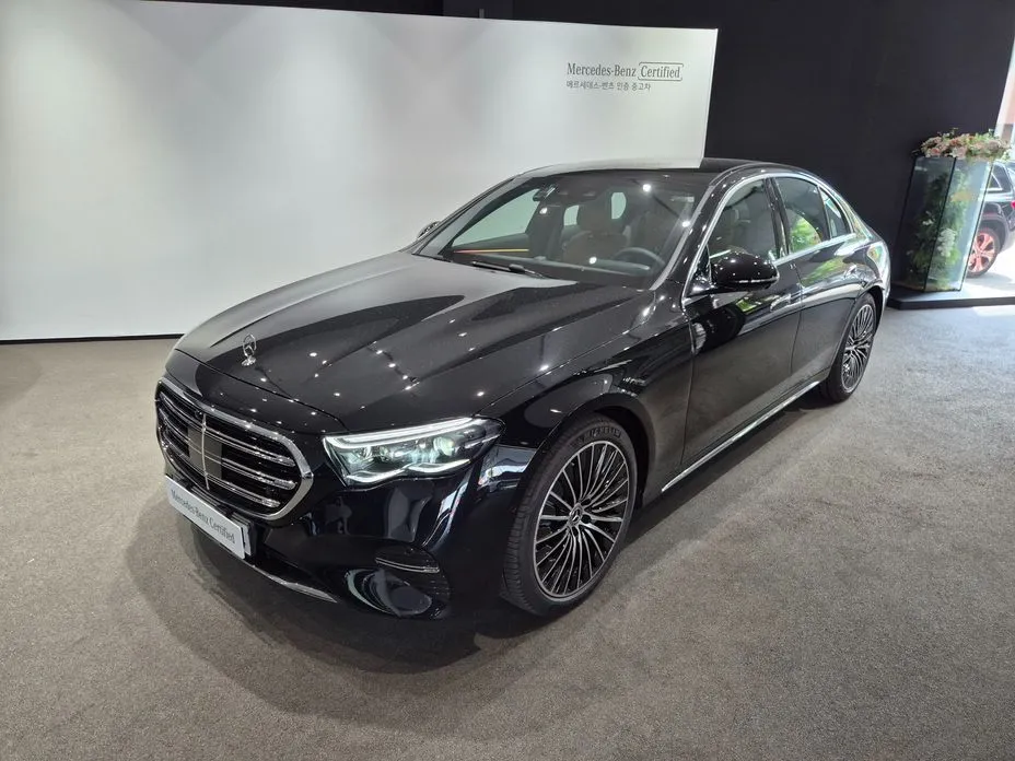 Mercedes-Benz E-Class — фото 1