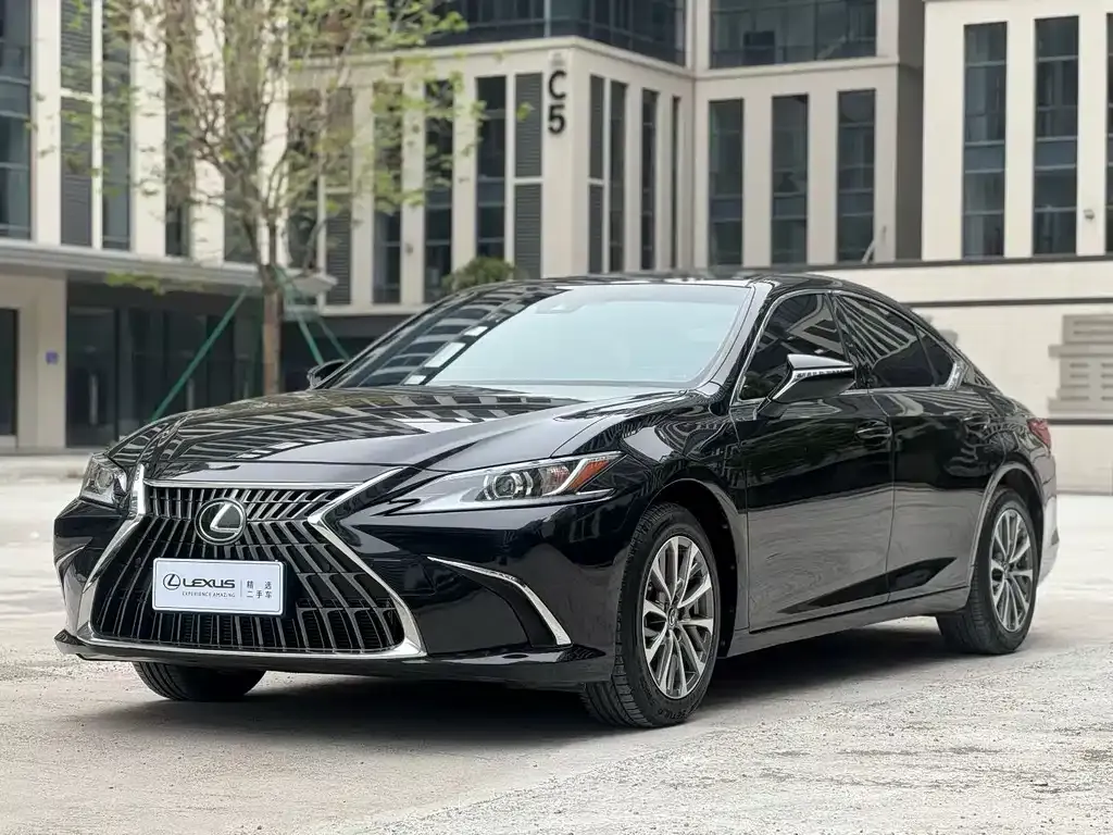 Lexus ES — фото 1