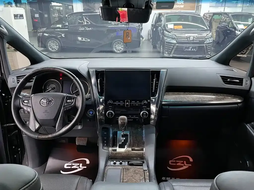 Toyota Vellfire — фото 10