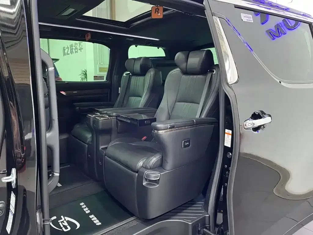 Toyota Vellfire — фото 6