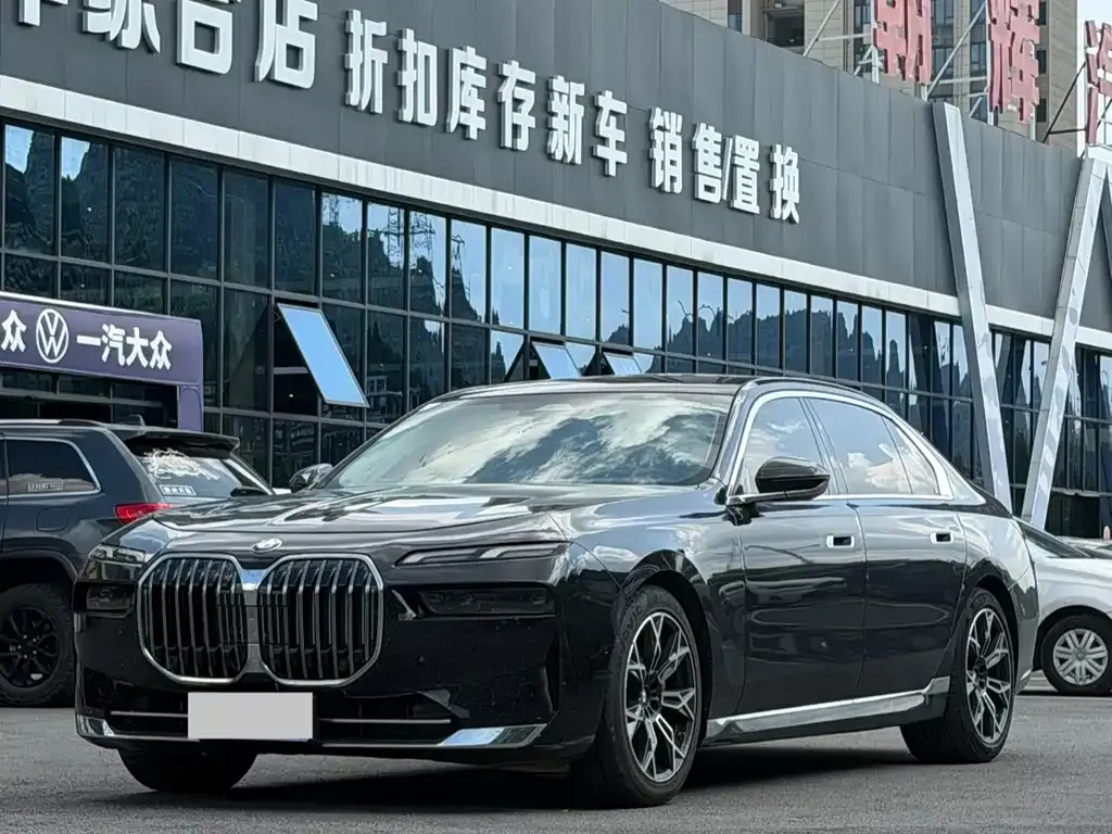 BMW 7 Series — фото 1