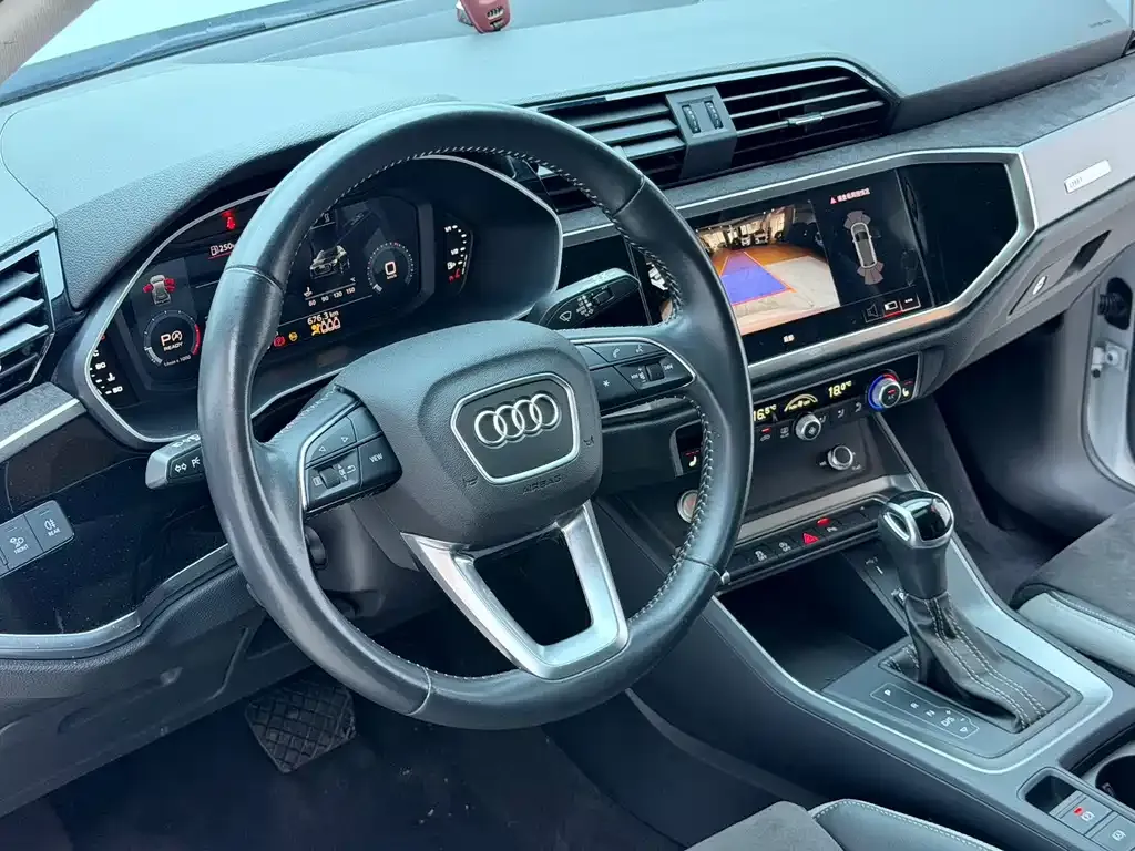 Audi Q3 — фото 10
