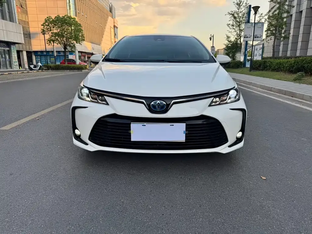 Toyota Corolla — фото 9