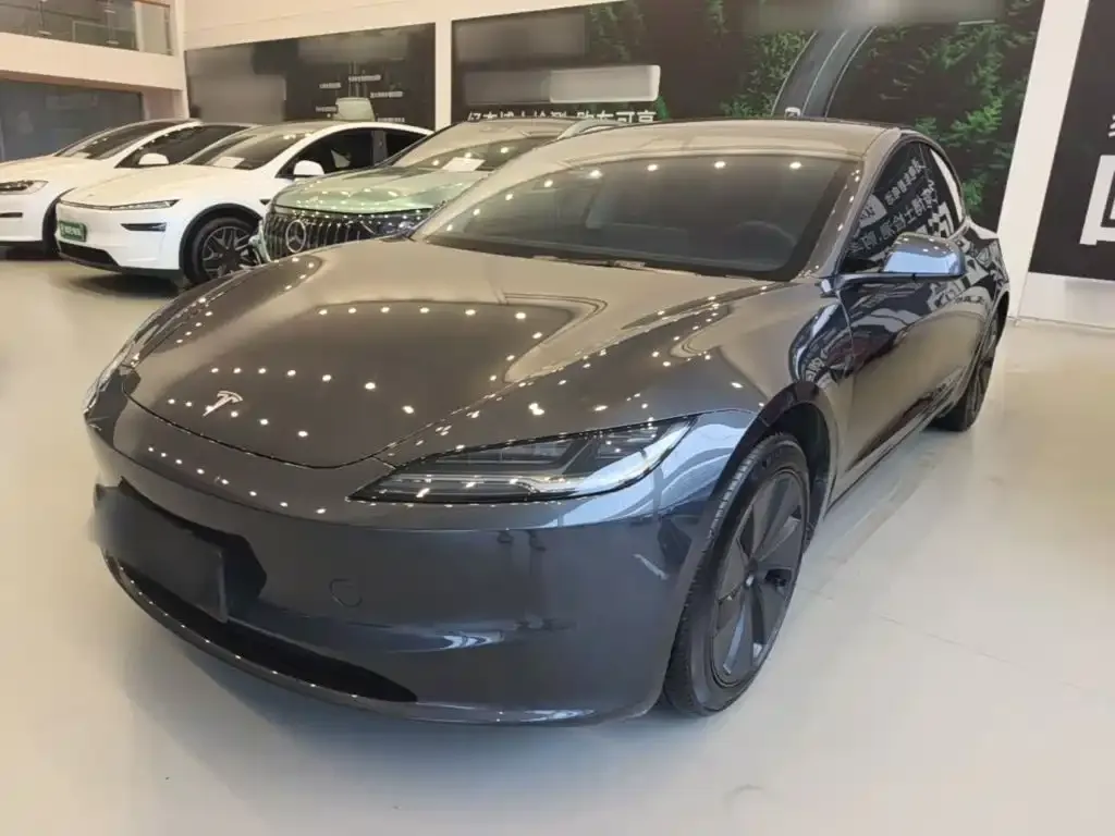 Tesla Model 3 — фото 1