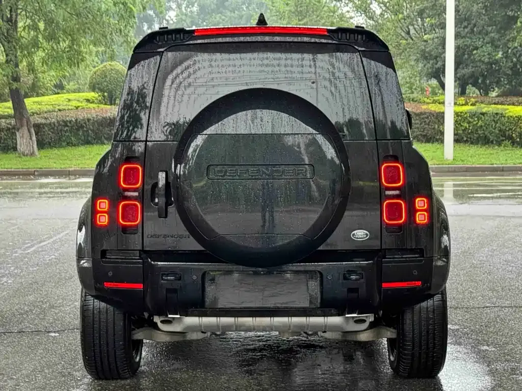 Land Rover Defender — фото 10