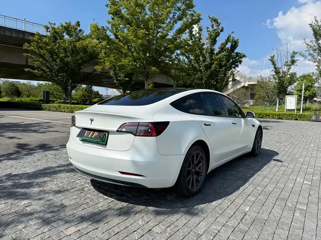 Tesla Model 3 — фото 5