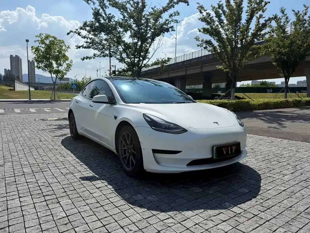 Tesla Model 3 — фото 10