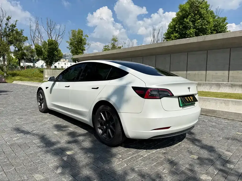 Tesla Model 3 — фото 8