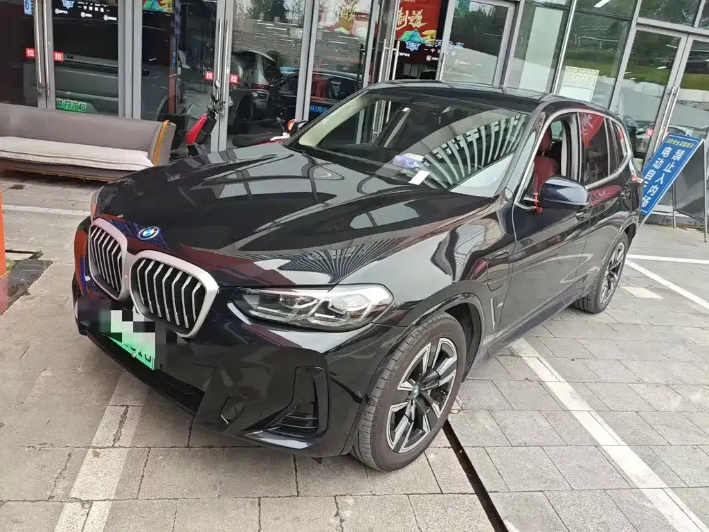 BMW iX3 — фото 1
