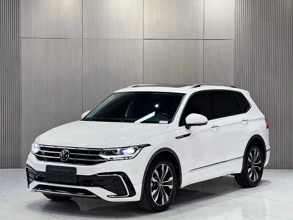 Volkswagen Tiguan L — фото 1