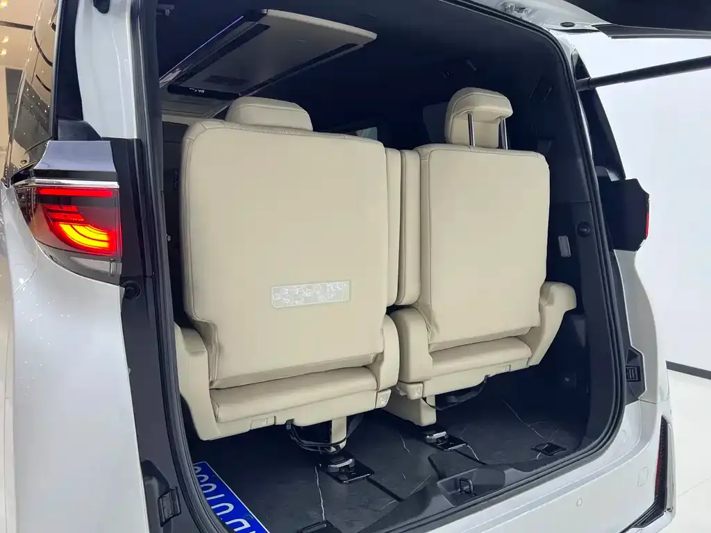Toyota Vellfire — фото 10