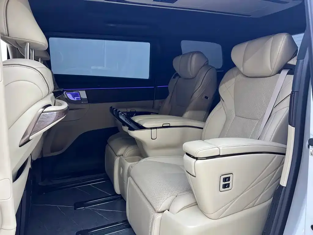 Toyota Vellfire — фото 2