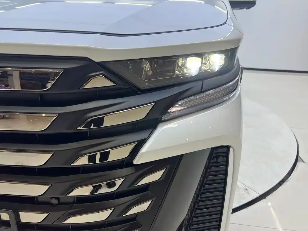 Toyota Vellfire — фото 7