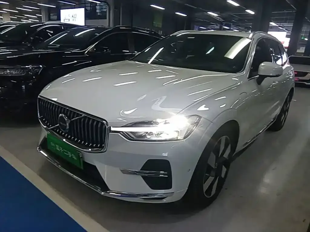 Volvo XC60 PHEV — фото 1