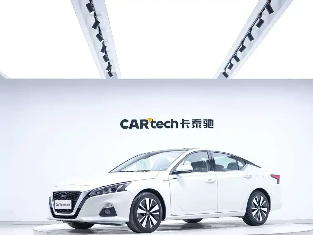 Nissan Teana — фото 1