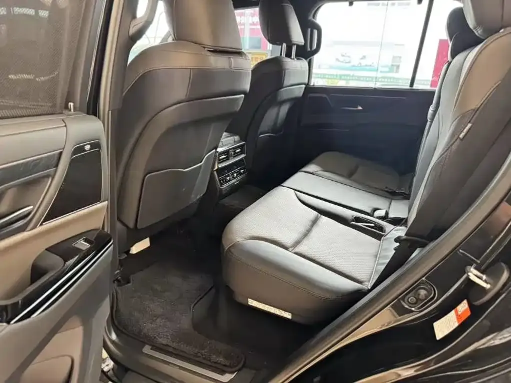Lexus LX — фото 8