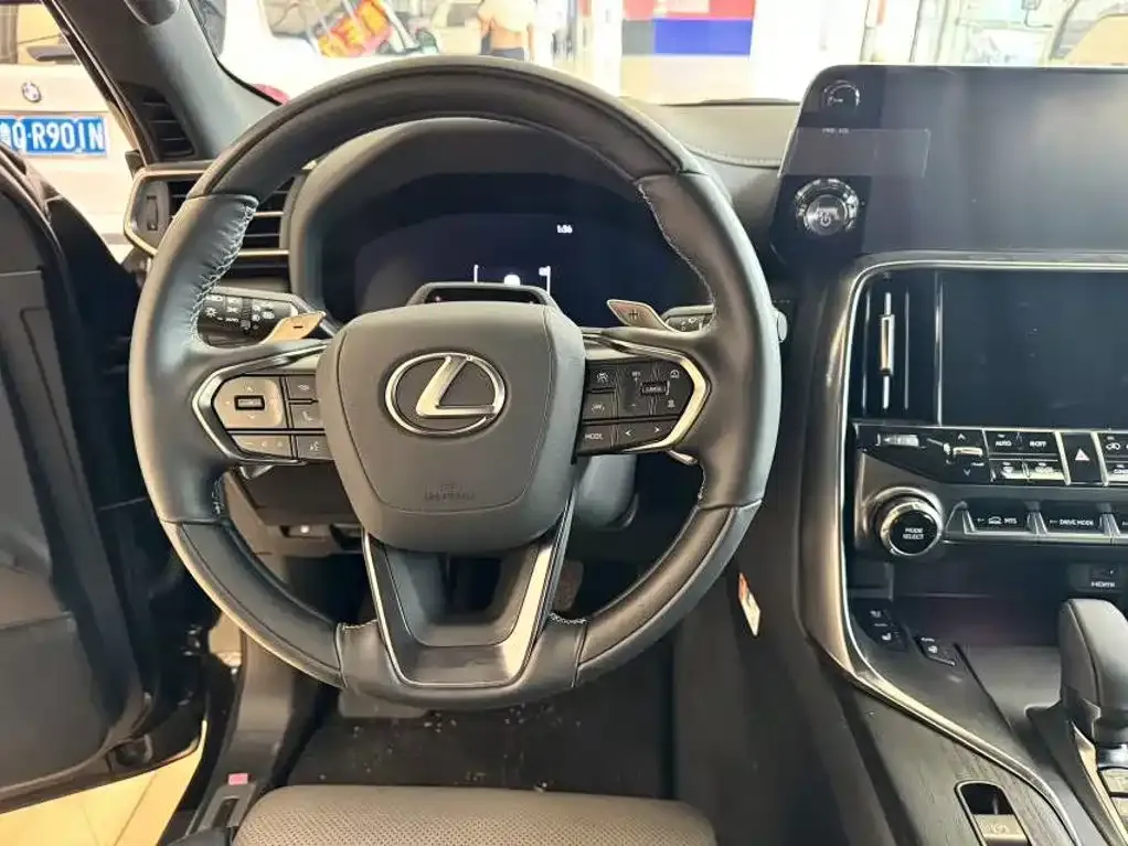 Lexus LX — фото 5