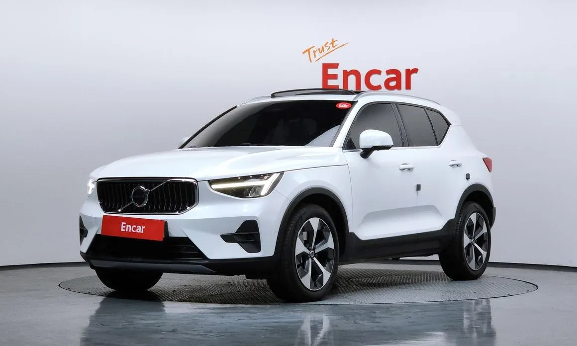 Volvo XC40 — фото 1