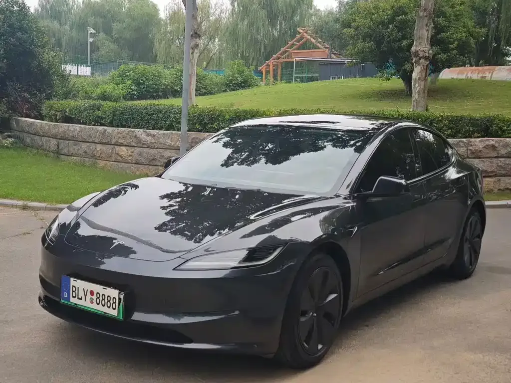 Tesla Model 3 — фото 1