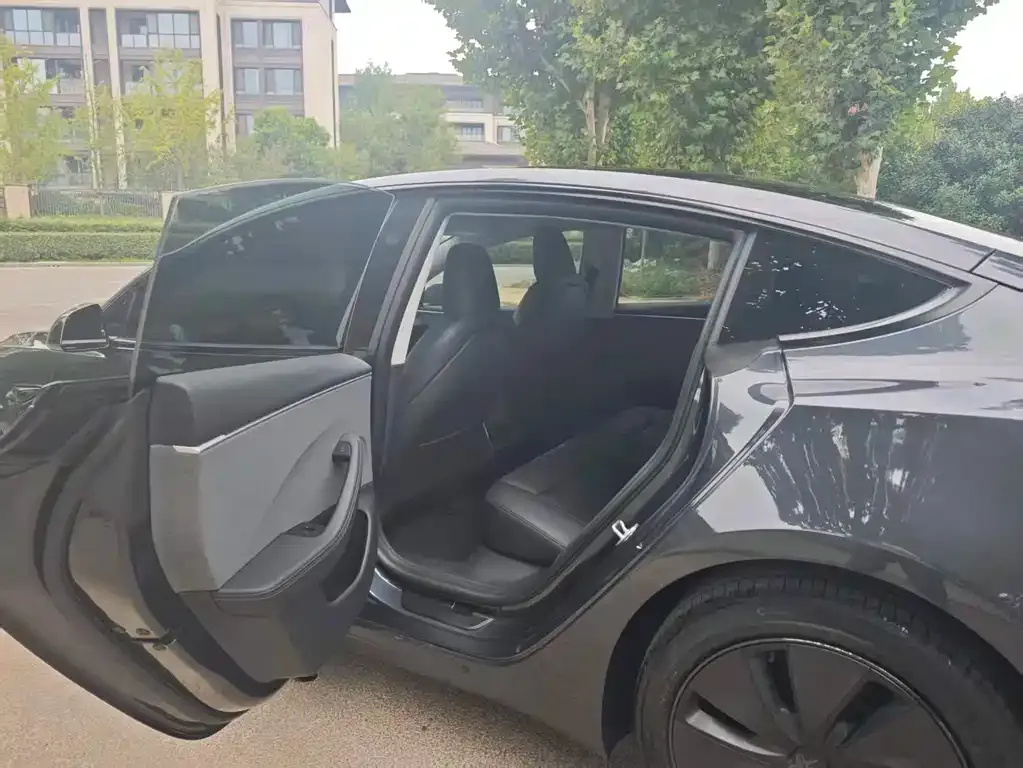 Tesla Model 3 — фото 4
