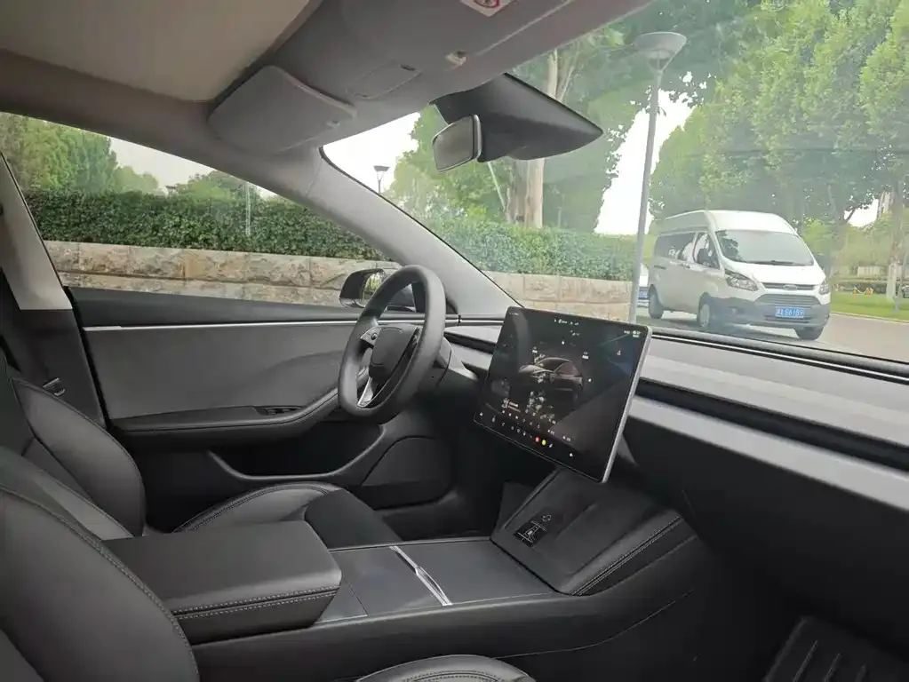 Tesla Model 3 — фото 8